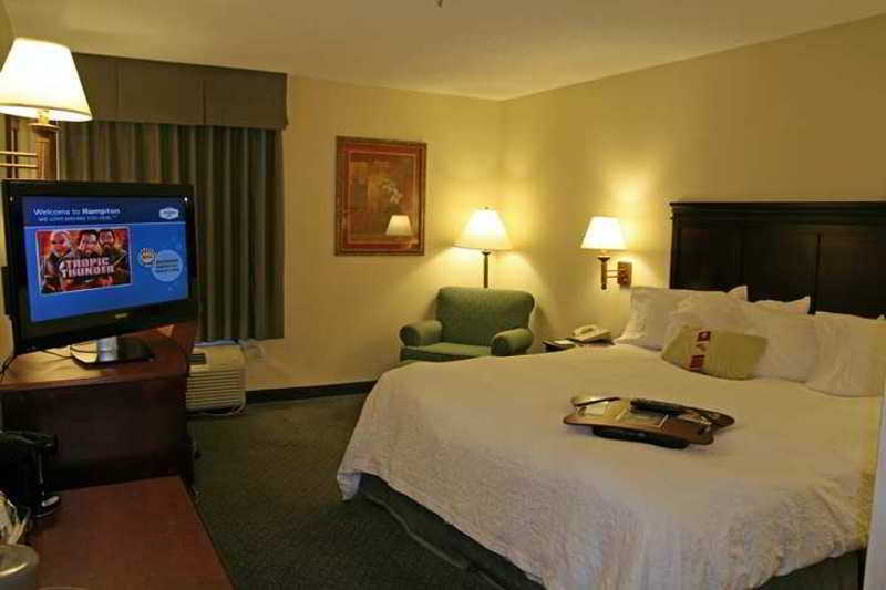 Hampton Inn Kansas City Blue Springs Habitación foto